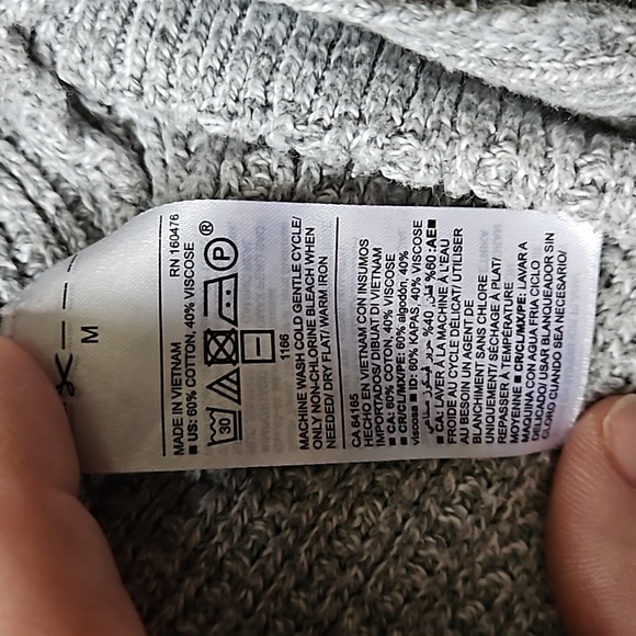 Old Navy gray knit sweater, size M - Picture 5 of 6